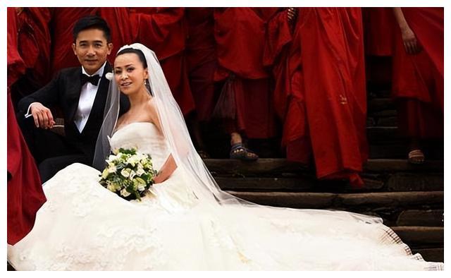 明星结婚花费排行榜_黄晓明夫妇婚礼花费上亿元,而他们的婚礼一切从简,仅花费两万元(2)