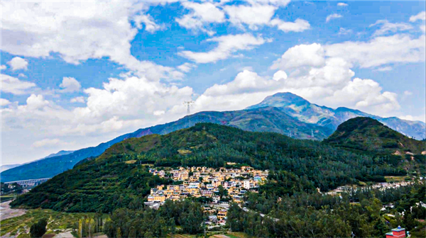 乡村振兴之美丽东川阿旺月亮村