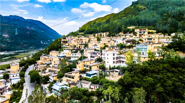 乡村振兴之美丽东川阿旺月亮村