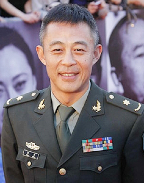 侯勇而在前不久被《光明日报》点赞的电视剧《王牌部队》里,李幼斌