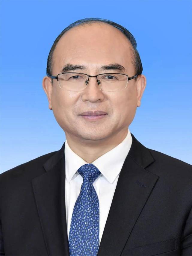 新当选省委常委简历信息于洪涛出生于1967年10月生,山东海阳人,2018年