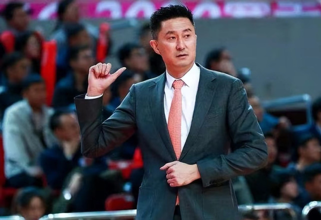 官宣国家队主教练杜锋暂时卸任广东宏远主帅全力备战世预赛