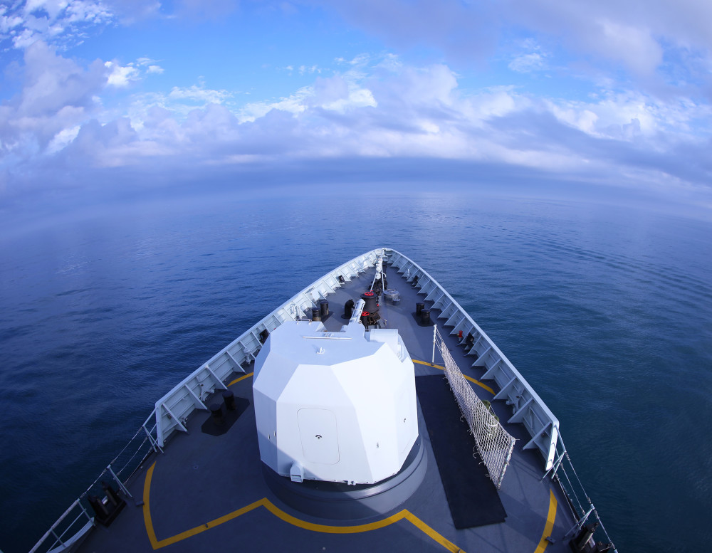 组图直击景德镇舰海上实战化训练