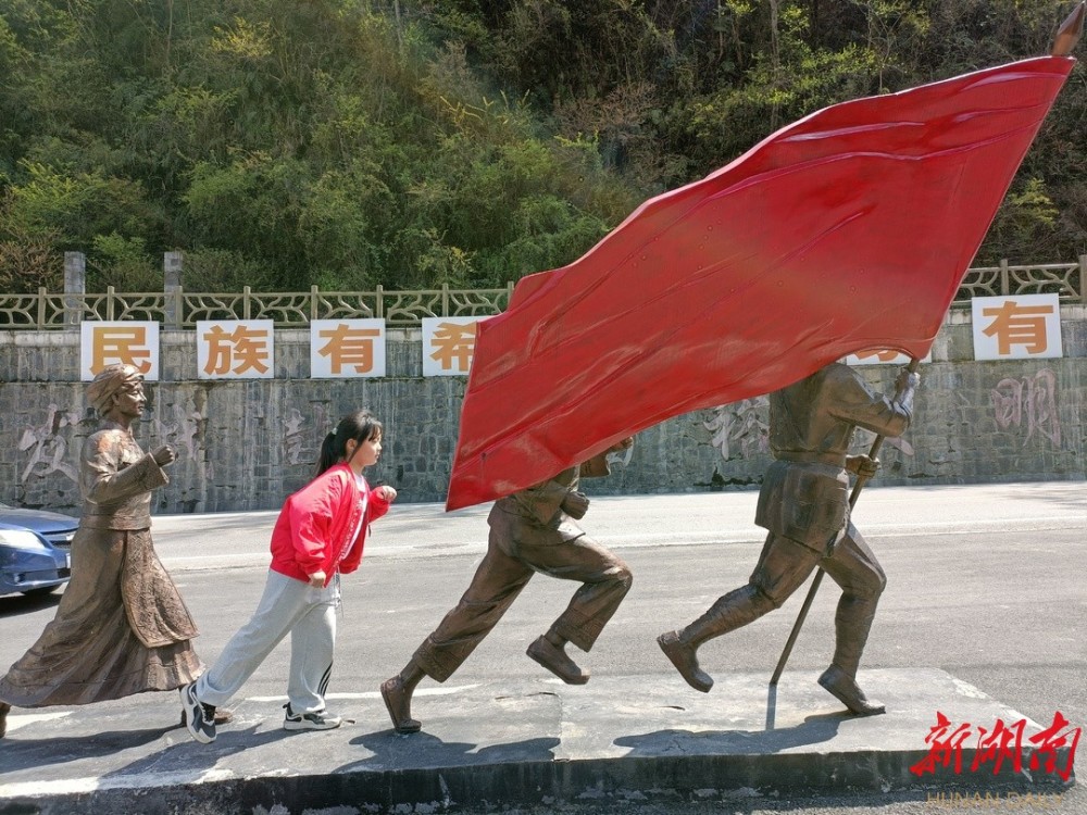 龙山县茨岩塘镇:"红色旅游"带火"农家乐"_腾讯新闻