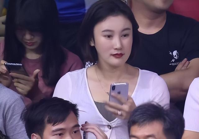 爱妻曝周琦已经回国将正式参加男篮集训被cba多支球队哄抢