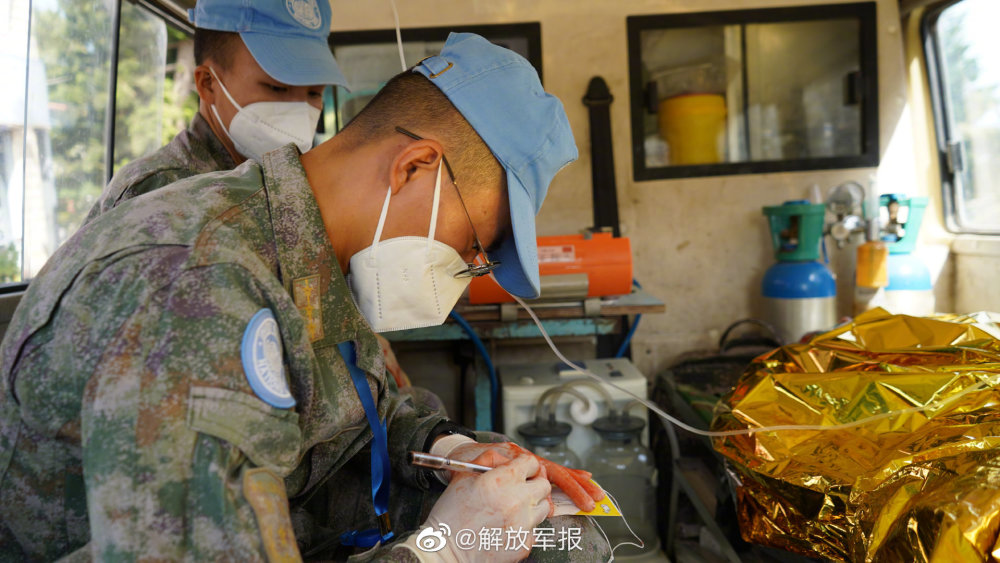 美國亞裔老人在洗衣店內遭飛踹身上財物被輝煌官網洗劫一空國亞