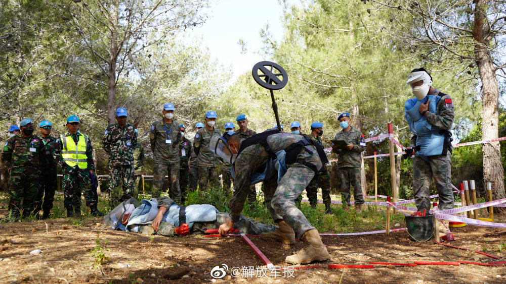 美國亞裔老人在洗衣店內遭飛踹身上財物被輝煌官網洗劫一空國亞