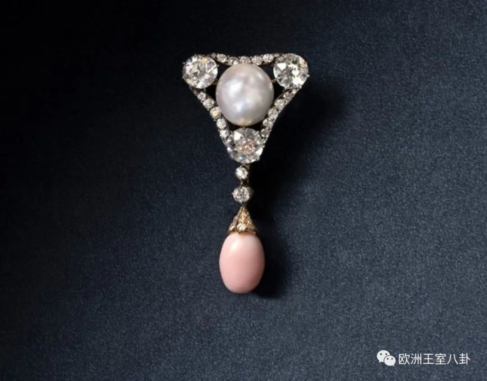 丹麦王室掌上明珠进行坚信礼,着装出乎意料_腾讯新闻