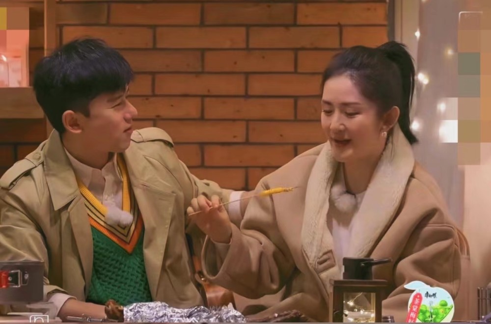 张杰跟谢娜分隔两地,杰哥在家照顾仨孩子,哄娃方式超温柔_腾讯新闻