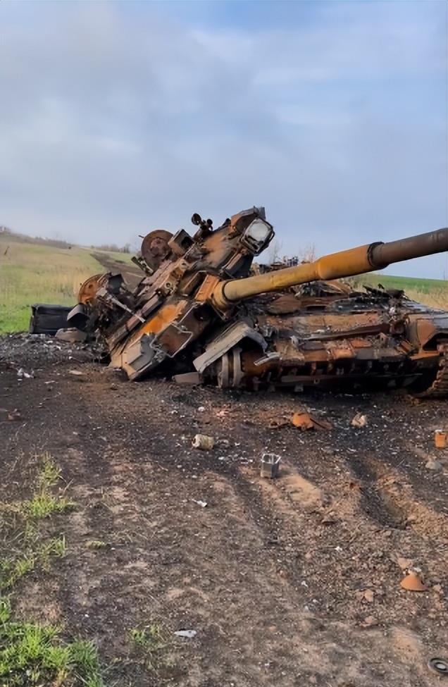 俄军t-90坦克在乌克兰战场频频被击毁 印军高层:我们很担心