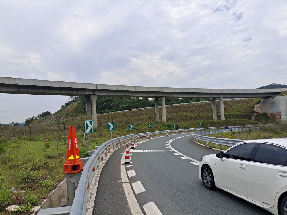 匝道驶入高速公路图片