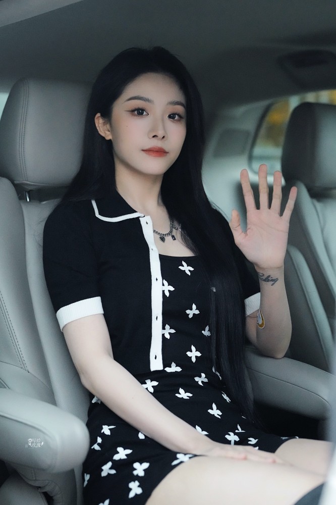 喻言,内地女歌手,演员,24岁的她是土生土长的北京人,2015年ep出道