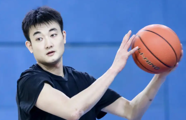 辽宁男篮第一射手确定留队,杨鸣争冠如虎添翼|辽宁男篮|丛明晨|杨鸣