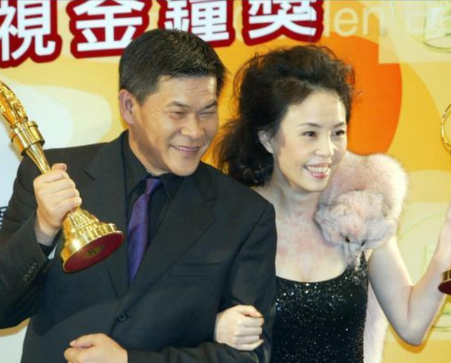 如今孤身一人的澎恰恰惨遭摔倒,还没人照顾,希望他能早点醒悟过来,将