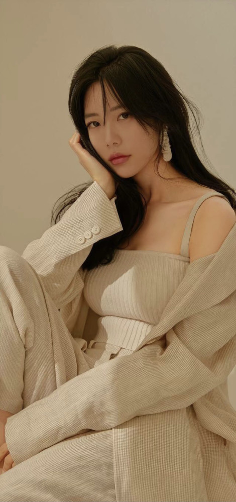 英国籍亚裔美女李成敏