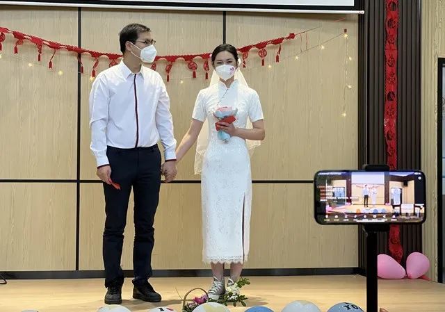 上海疫情中的盛大云婚礼：3000多人“吃席”，新人花费0元