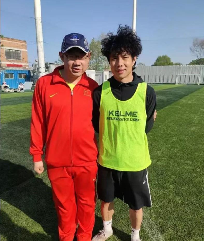 蒿俊闵踢野球了回不了天津泰山难回武汉大连人需要穿针引线