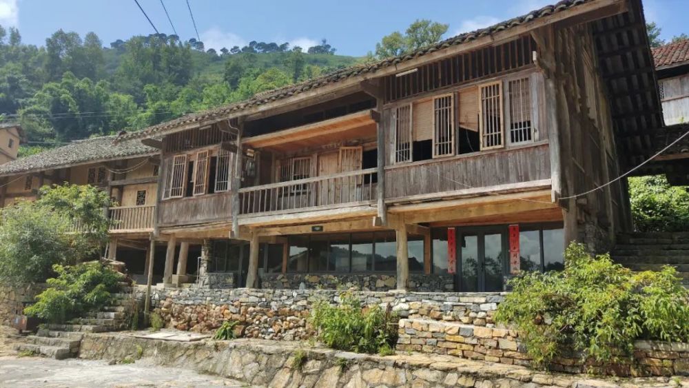 板万布依古寨位于册亨县丫他镇板万村,始建于明朝,是册亨县保存最为