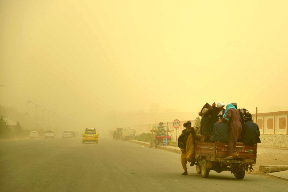 外代一线黄沙漫天