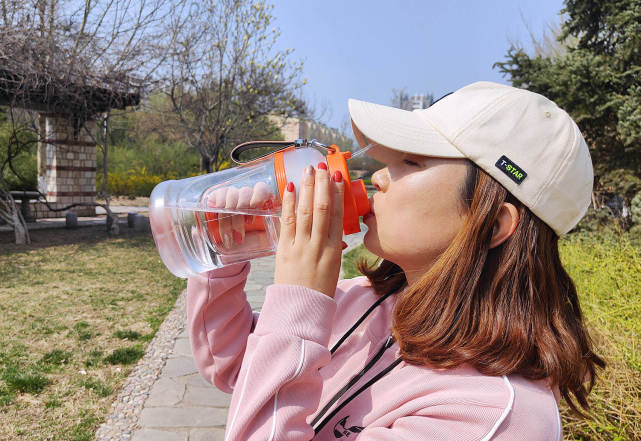 摩飞小胖吨榨汁桶,随时榨果汁,大桶喝水老爽了