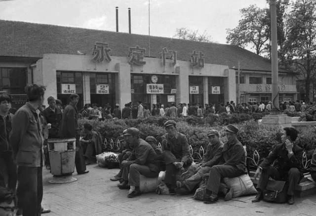 直到1988年,永定门站,才正式更名为:北京南站.