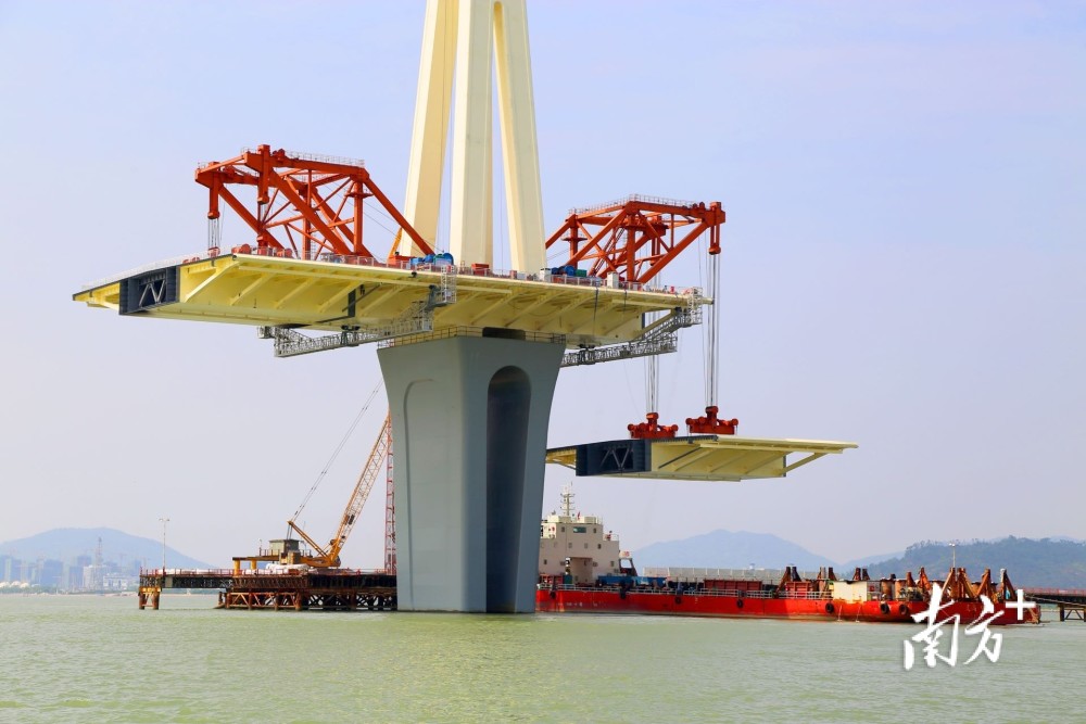 五一建设不打烊珠机城际二期金海大桥5月底边跨钢梁合龙