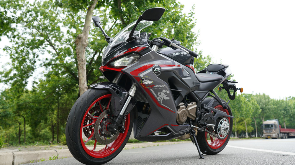 qjmotor赛400简单试驾体验_腾讯新闻