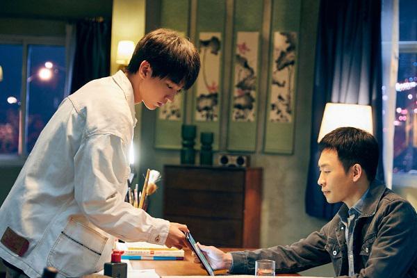 潘粤明和张国强友情出演的盗窃题材悬疑剧《重生之门》精彩纷呈,剧情