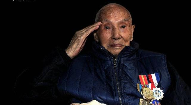 他是台儿庄战役的抗战老兵为什么他的回家之路长达80年