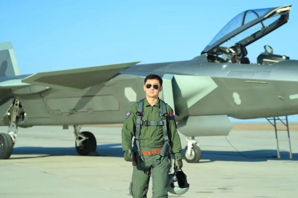 歼20飞行员陈浏我的奋斗目标是成为一名王牌飞行员