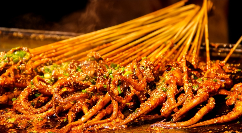 每每路过鱿鱼摊,都忍不住食指大动>火爆鱿鱼香辣q弹,嚼劲十足街头烧烤