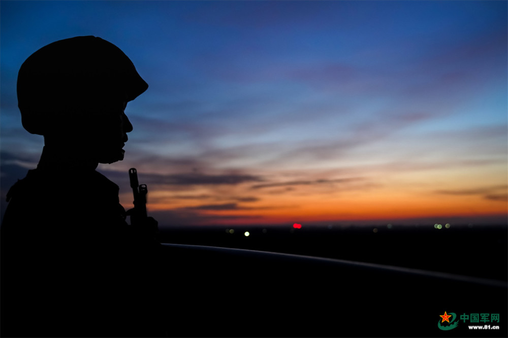 五四特别策划丨坚守战位,他们把青春的背影留给祖国_腾讯新闻