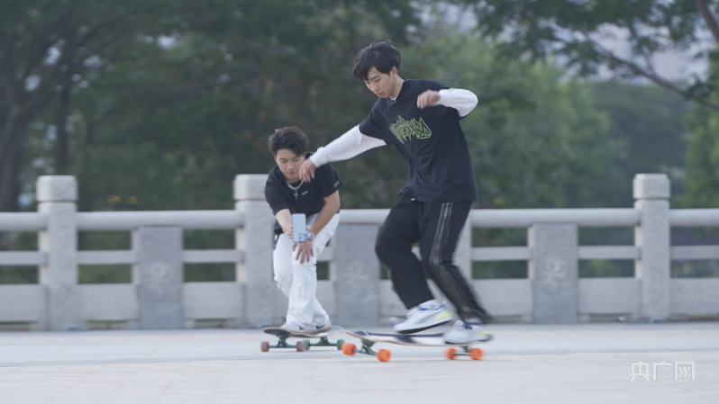 湾区新青年长板冠军黎建鹏把中国文化滑向世界