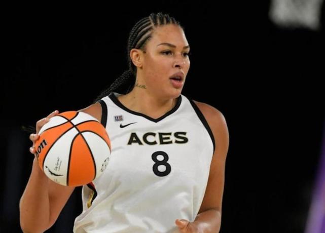 女篮超级中锋,火辣身材颜值胜过卡戴珊,退役加入成人影视行业