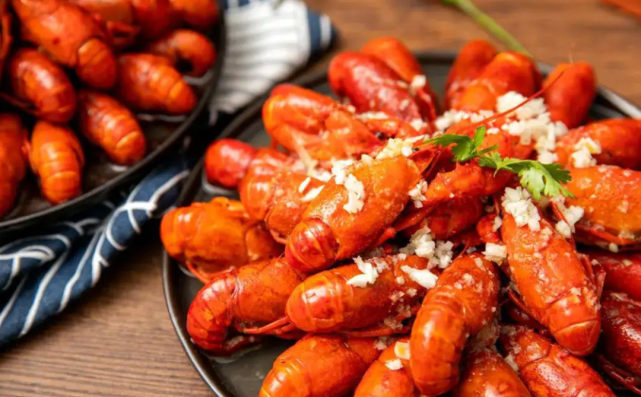 又到了吃小龙虾的季节了牛蛙牛蛙原产于北美,是世界上体型最大的蛙种