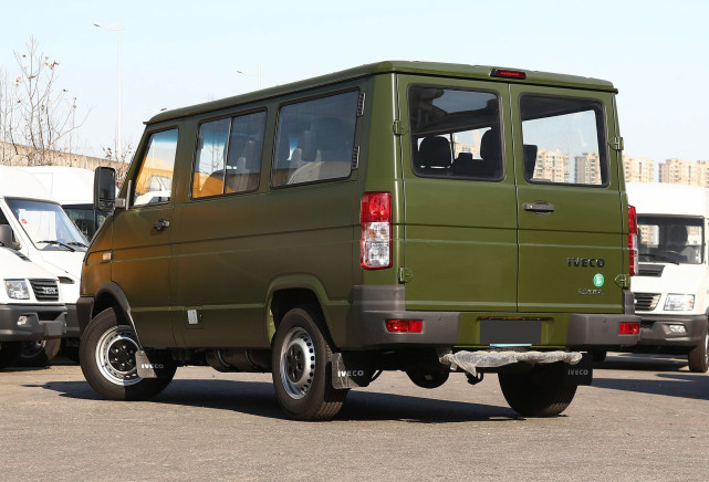 依维柯得意新车型短轴低顶7座133布局搭载25t柴油动力