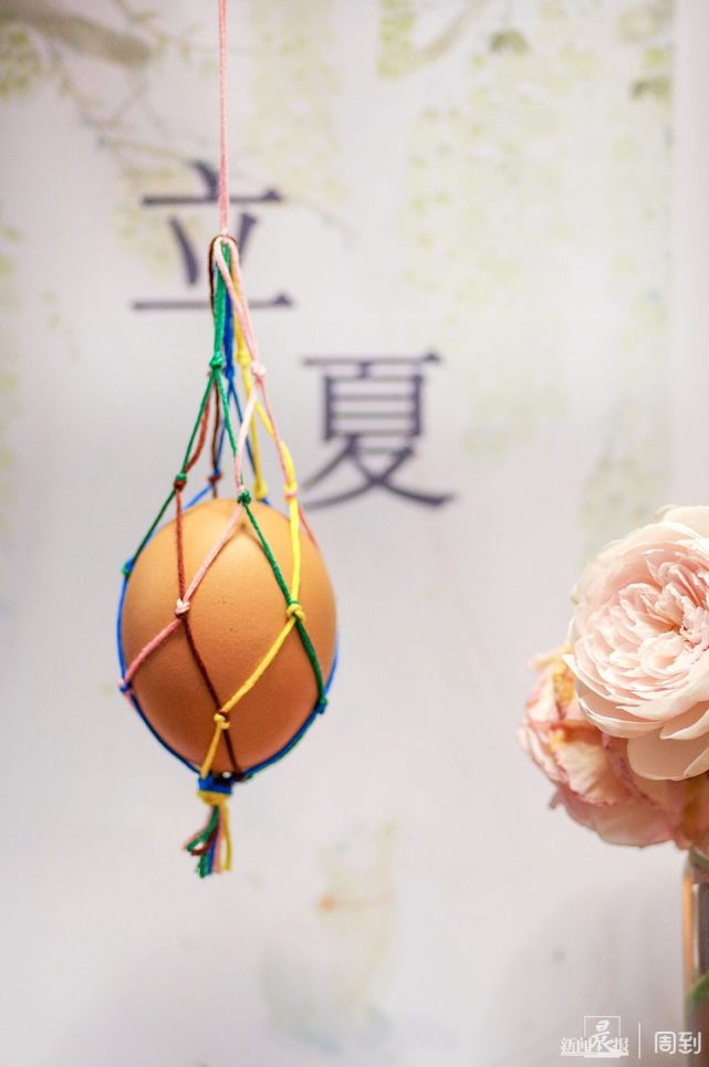 立夏至,做个五彩蛋兜,与孩子一起玩"斗蛋"吧|晨镜头