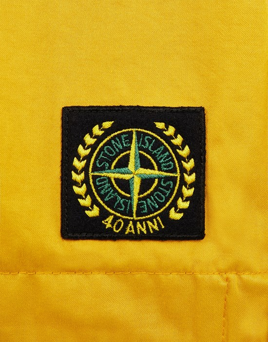 stone island石頭島40週年紀念夾克曝光發售,復古logo帥爆了!