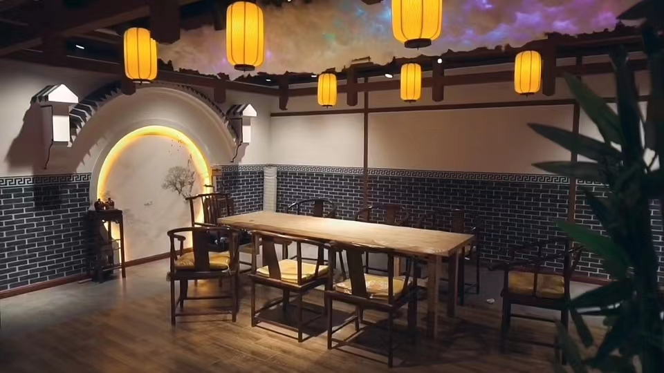 在南通市区文峰大厦三楼"top沉浸式剧场",大小不一的房间被装饰成古风