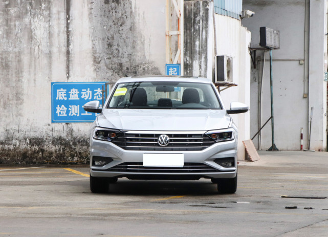 13万多买台大众速腾,空间大,动力足,同级的标杆,家用很舒适