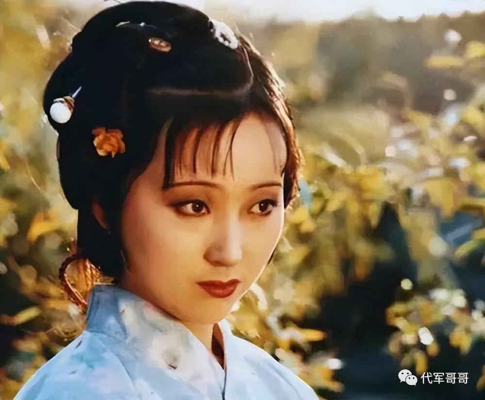 一婚娶小10岁陈晓旭 二婚娶美女设计师 如今67岁婚姻很幸福 腾讯新闻
