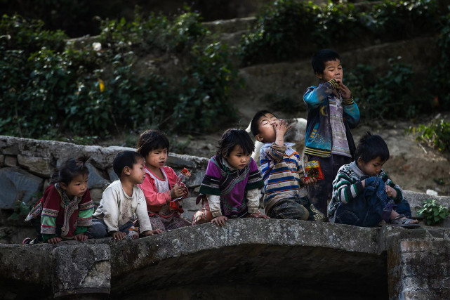 关爱留守儿童-大手牵小手,把爱传出去