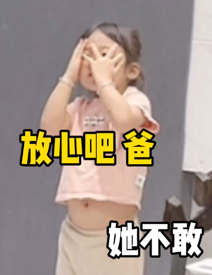 令朱两只爆火的,大概就是籼籼"被迫"穿了小妹衣服的视频,看着姐姐露