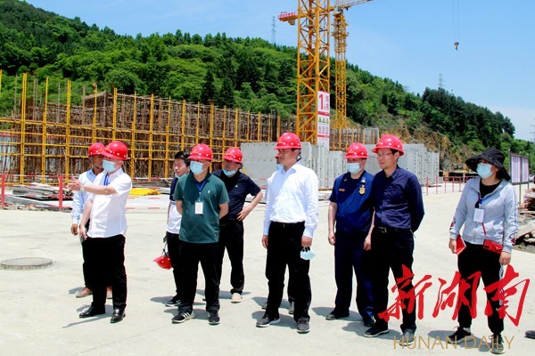 向恒林调度湘西高新区重点项目建设工作