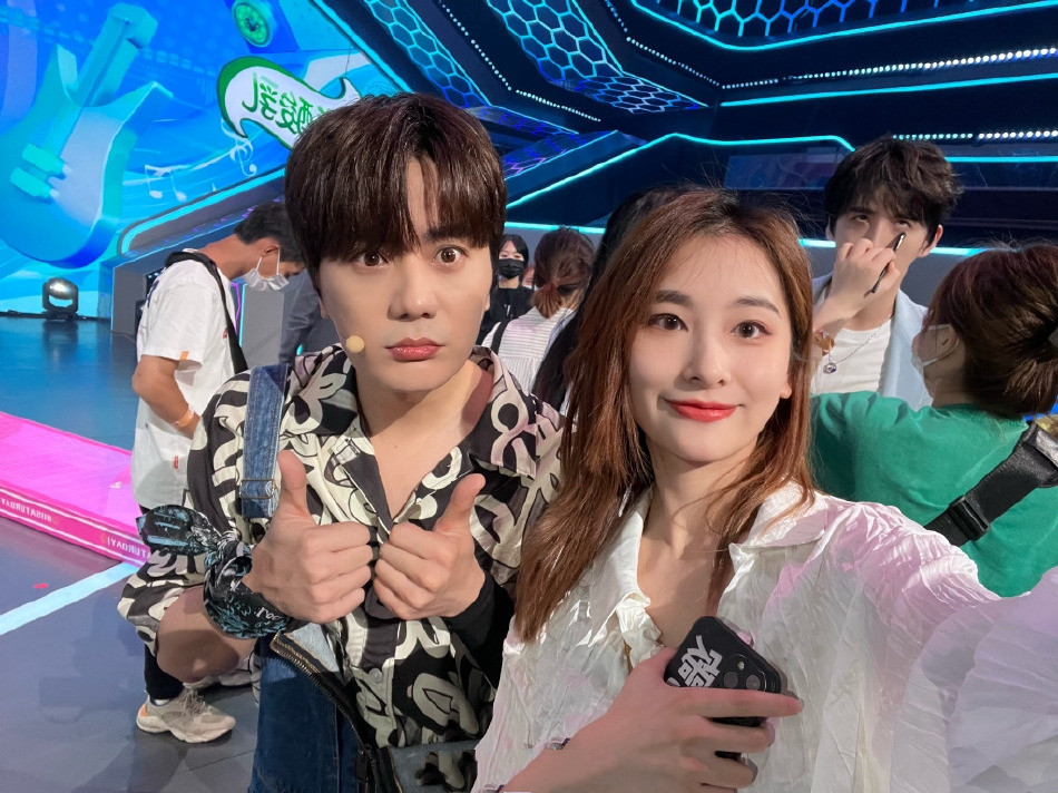 张杰被困在上海没事干为何不与07快男俞灏明张远苏醒互动