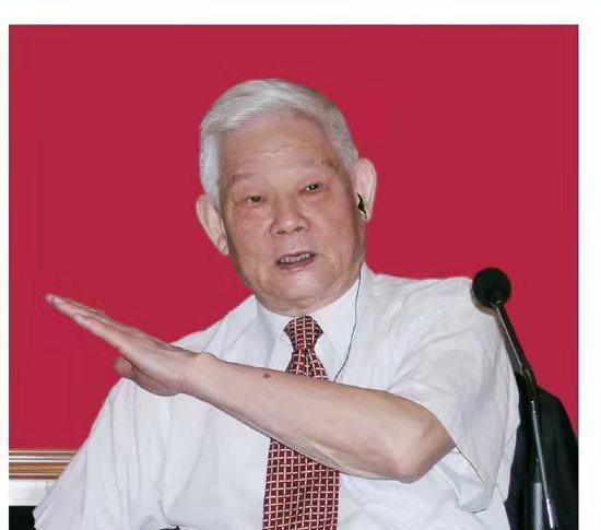 他是叶帅的儿子,曾任广州市长,深受广东人民爱戴,喜欢吃大排档