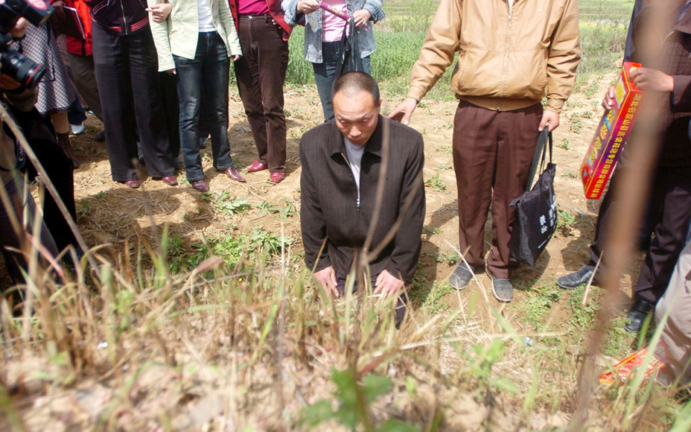 山村水塘惊现无名女尸佘祥林被捕入狱11年后死者离奇归来