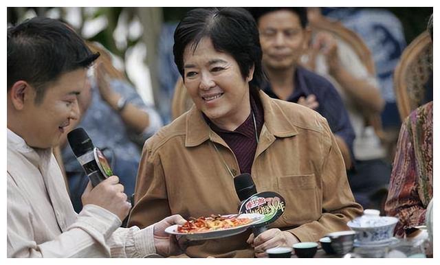 黄蜀芹逝世蔡少芬种菜徐峥受牵连德云社封箱节目单爆出