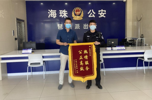 派出所一级警员王堪照在参加工作的这两年时间里,林鸿铭始终紧跟党走