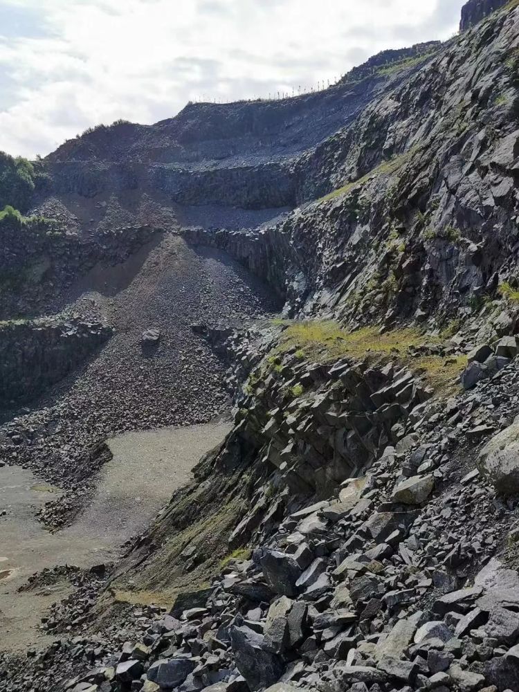 玄武岩矿山今与昔